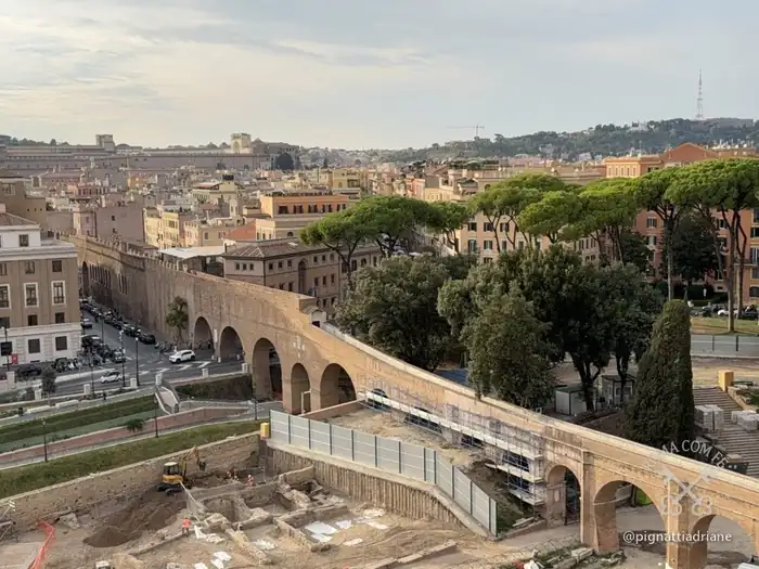 O Passetto di Borgo: o corredor sobre o muro, indo até o Vaticano.
